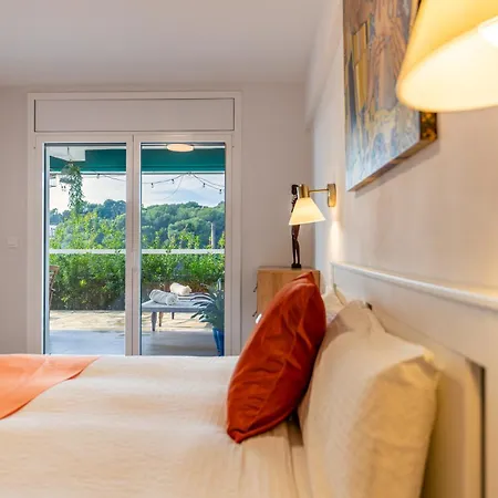 Luxury Designer Front Two Bedroom *