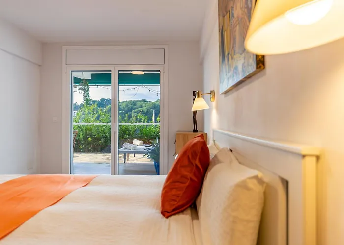 Luxury Designer Front Two Bedroom *